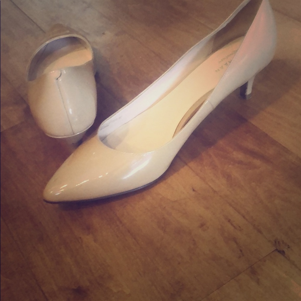 Cole haan nude pumps